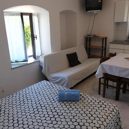 Apartments Eva Malinska Εξωτερικό φωτογραφία