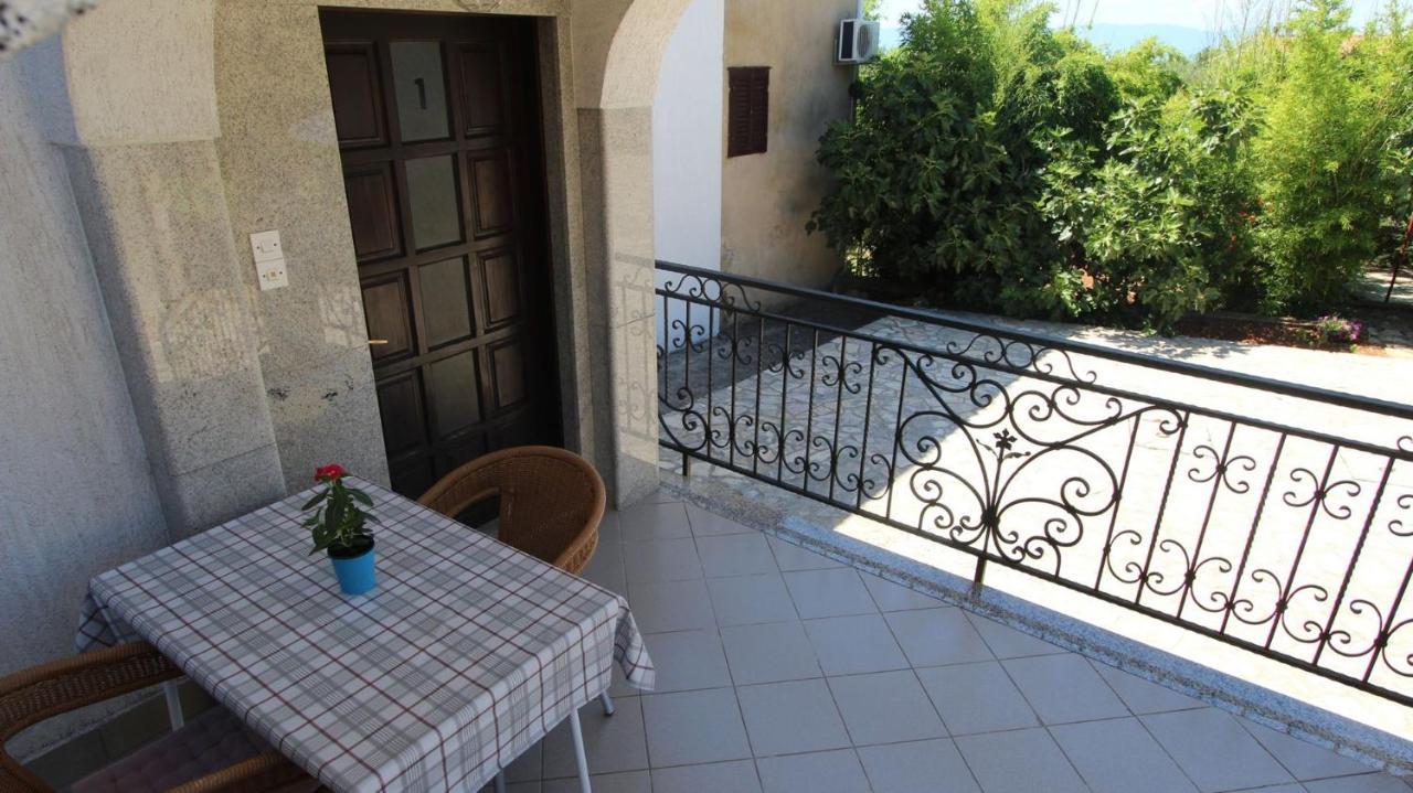 Apartments Eva Malinska Εξωτερικό φωτογραφία