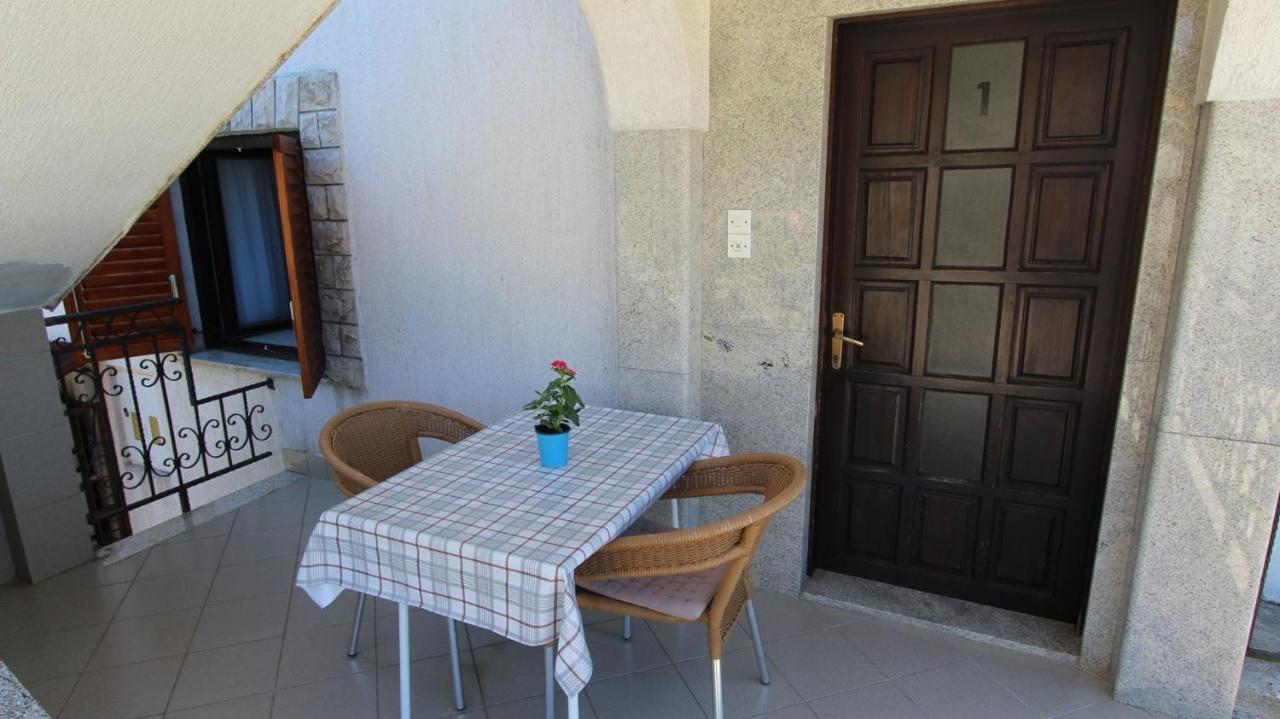 Apartments Eva Malinska Εξωτερικό φωτογραφία