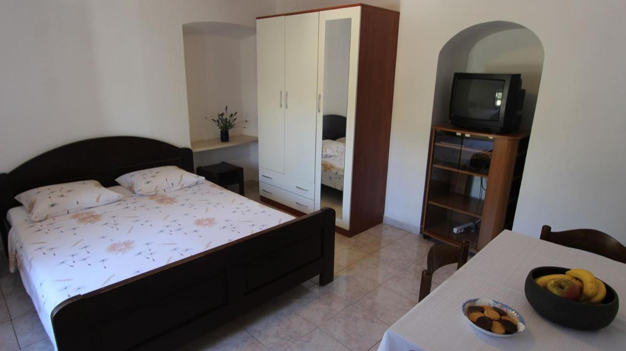 Apartments Eva Malinska Εξωτερικό φωτογραφία