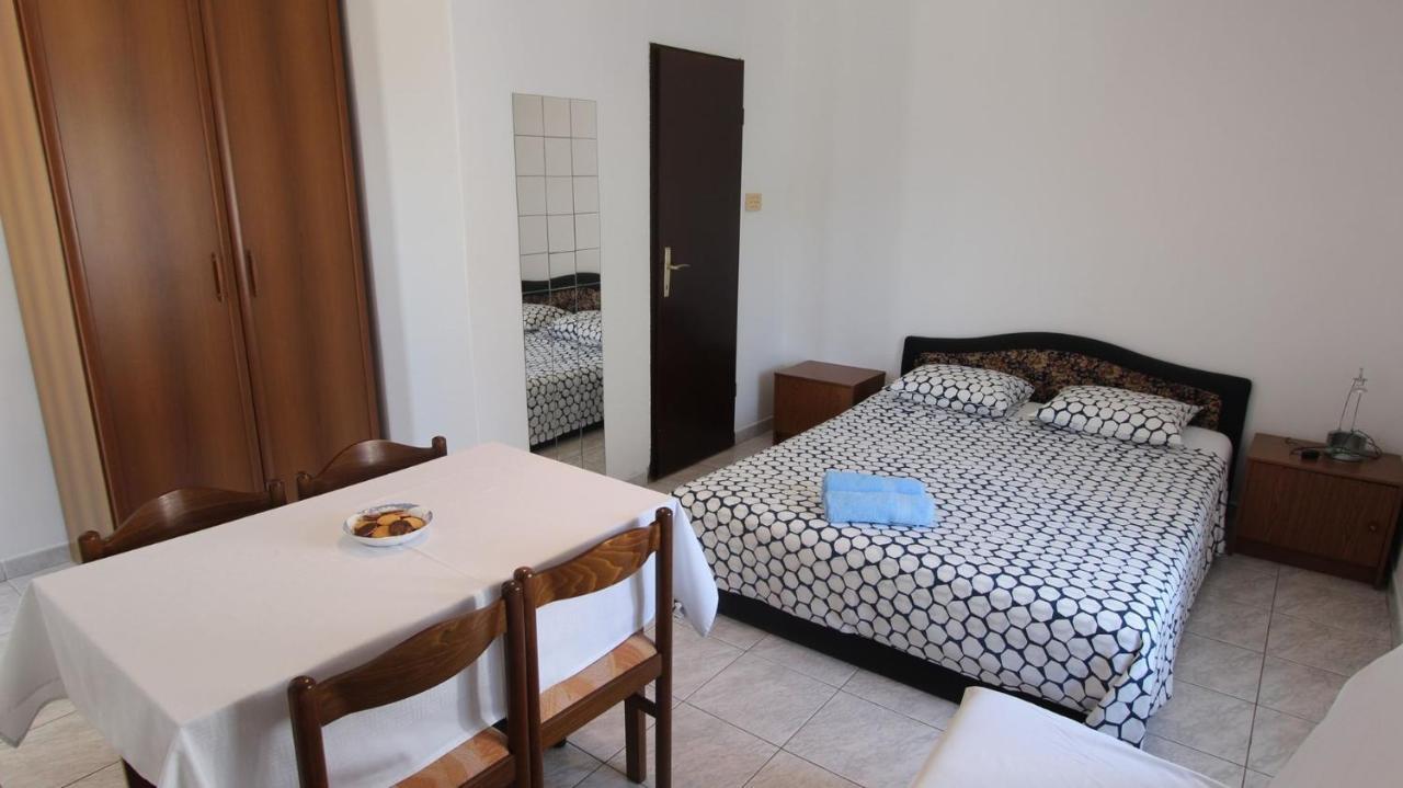 Apartments Eva Malinska Εξωτερικό φωτογραφία