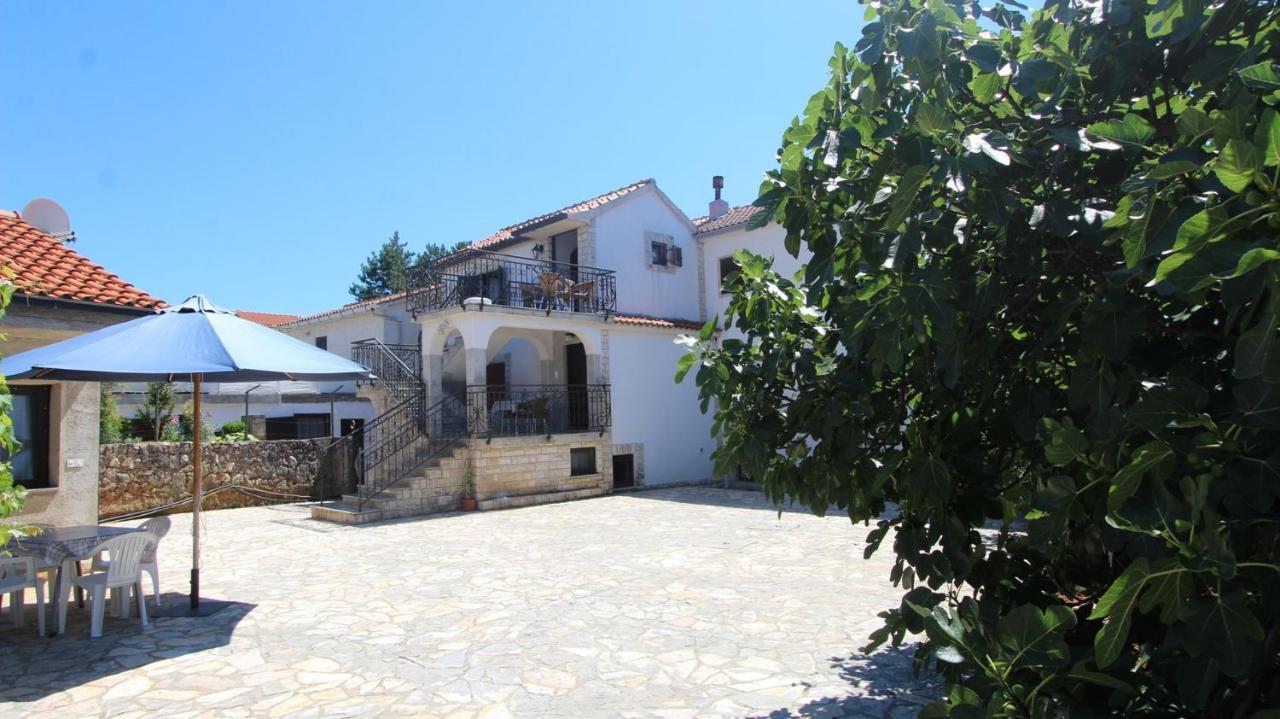 Apartments Eva Malinska Εξωτερικό φωτογραφία
