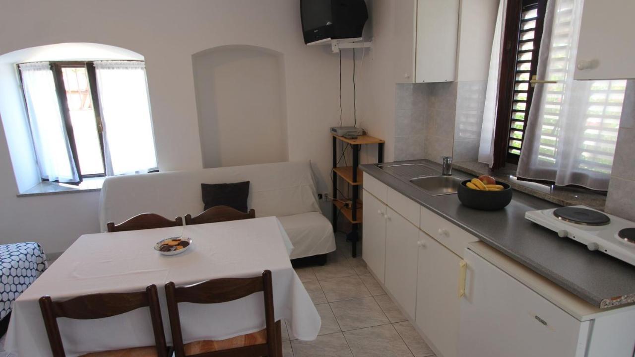Apartments Eva Malinska Εξωτερικό φωτογραφία