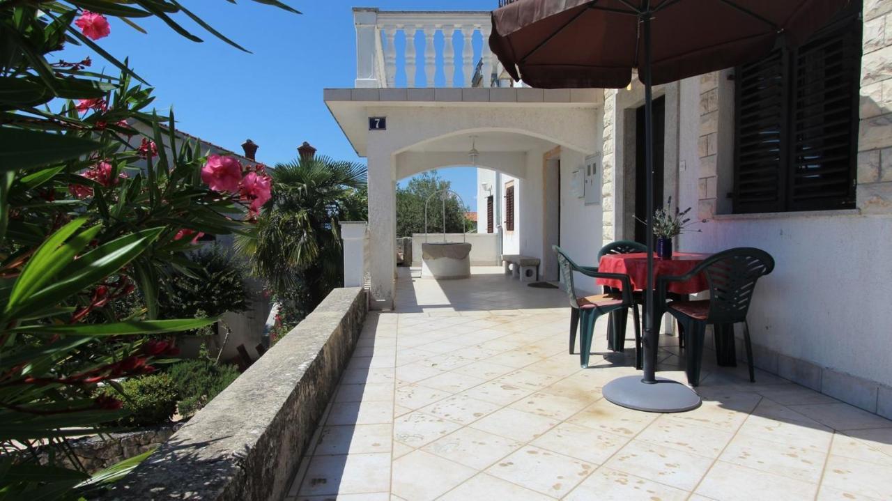Apartments Eva Malinska Εξωτερικό φωτογραφία