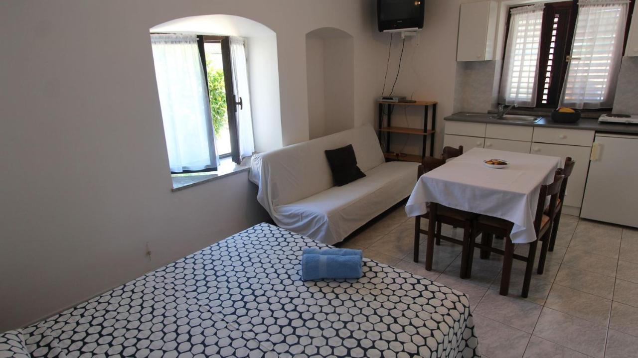 Apartments Eva Malinska Εξωτερικό φωτογραφία
