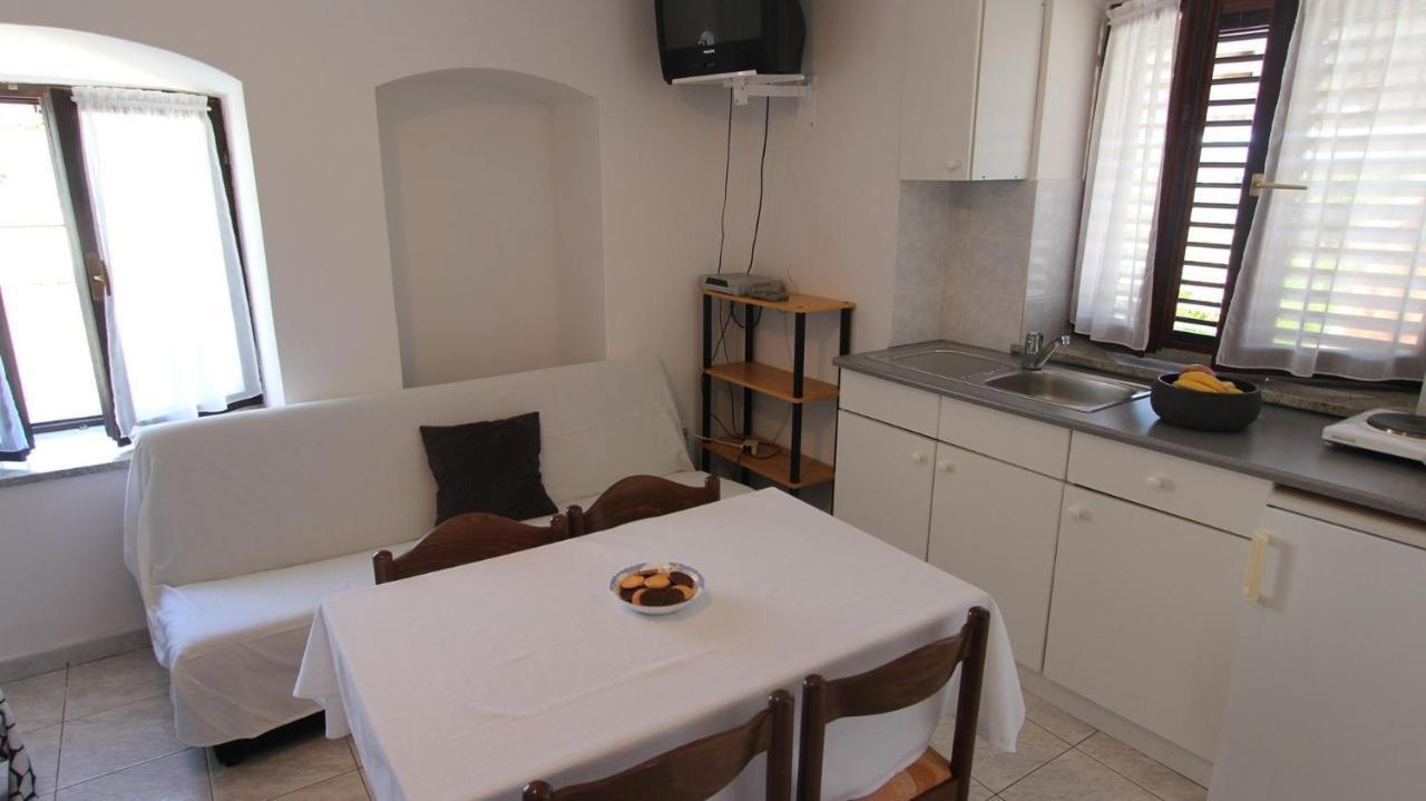 Apartments Eva Malinska Εξωτερικό φωτογραφία