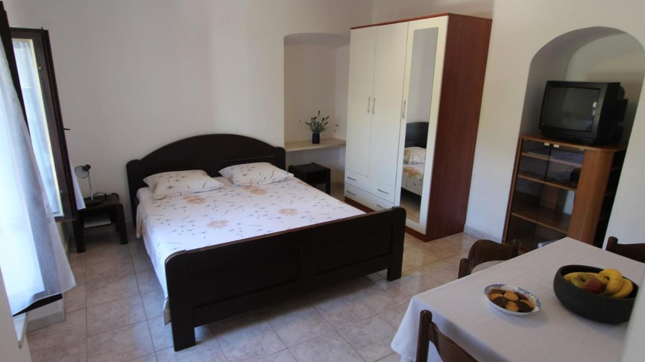 Apartments Eva Malinska Εξωτερικό φωτογραφία